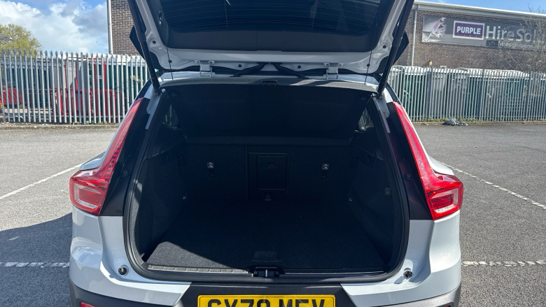 Volvo Xc40 2.0 B4P R DESIGN 5dr AWD Auto Petrol Estate